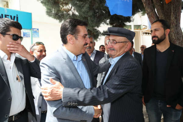 Gümrük ve Ticaret Bakanı Bülent Tüfenkci, seçim çalışmasını 27. Dönem Malatya Milletvekilleri adayları ile beraber Malatya’nın Hekimhan İlçesinden sürdürdü.