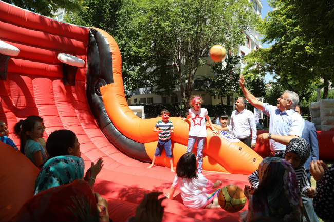 Güder, Battalgazi Belediyesi tarafından başlatılan ‘Parklarımıza Sahip Çıkalım’ projesi kapsamında çocuklarla parkta bir araya geldi.