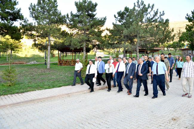 Başkan Gürkan, MASKİ Genel Müdürlüğü tarafından da İnderesi Tabiat Parkı içerisinde ihtiyaç duyulan alanlarda içme suyu ve kanalizasyon çalışmalarının tamamlandığını söyledi