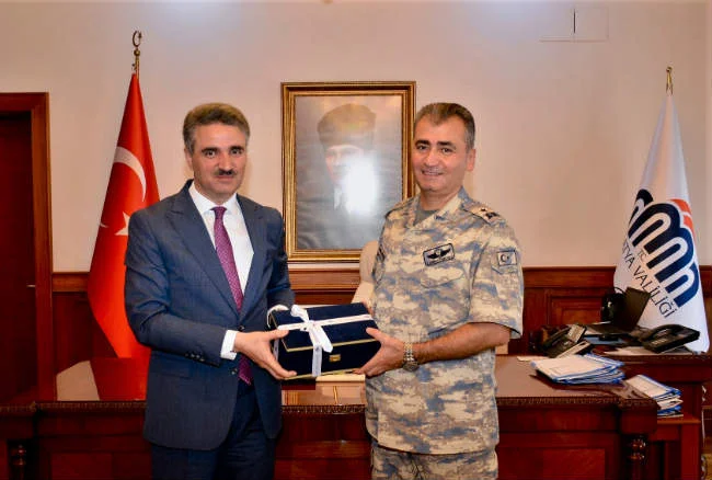 Malatya 7. Ana Jet Üs Komutanı’ndan Vali Aydın Baruş’a Veda Ziyareti