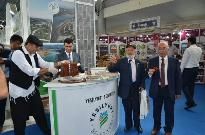 Yeşilyurt Belediye Başkanı Mehmet Çınar, “ Bursa’da 4.Anadolu Günlerinden en güzel şekilde istifade ediyoruz.