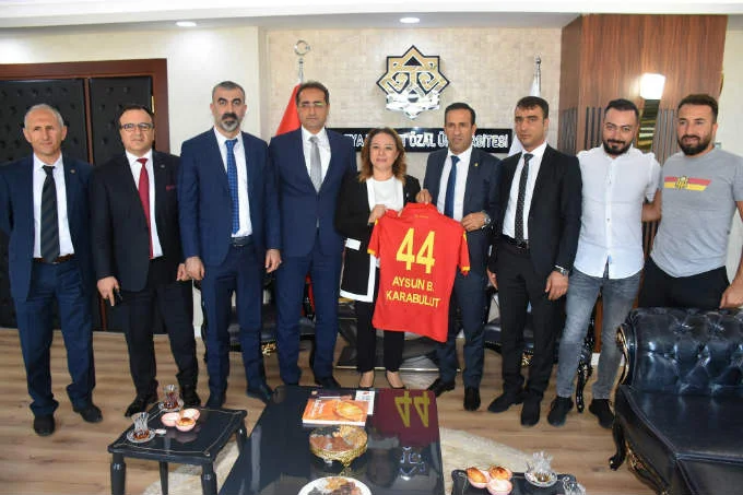 Yeni MalatyaSpor Yönetiminden ,Rektör  Prof. Dr. Aysun Bay Karabulut’a ziyaret