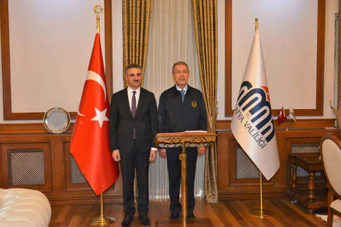 Milli Savunma Bakanı Akar, Vali Baruş’u Ziyaret Etti