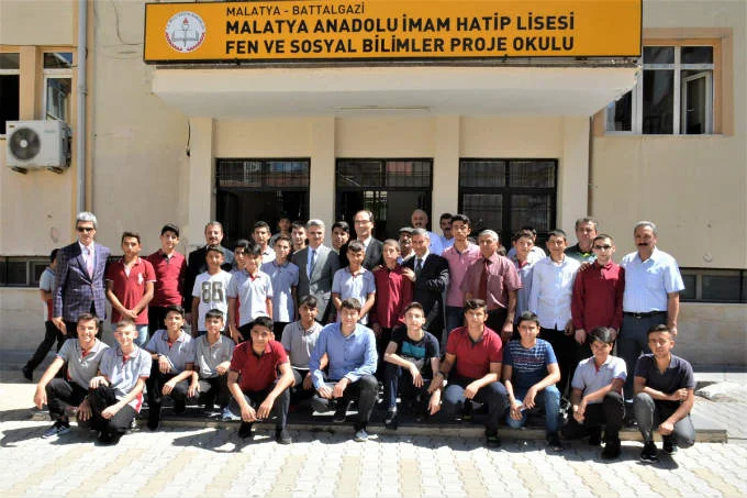 Vali Baruş Öğrencilerin Okul Heyecanına Ortak Oldu