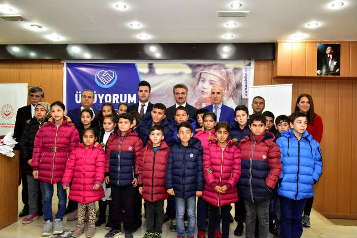 Malatya’da 444 Çocuğa Kışlık Mont Dağıtıldı