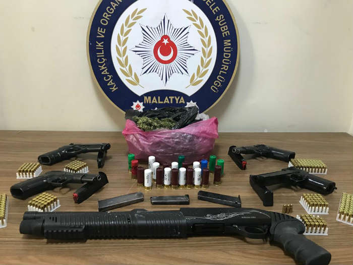 Malatya İl Emniyet Müdürlüğü, KOM Şube Müdürlüğünden silah kaçakcılarına büyük darbe
