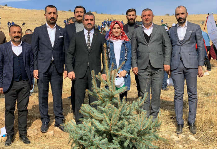 MHP Malatya İl Başkanı R.Bülent Avşar ve yönetimi , 81 ilde gerçekleşen 11 milyon fidan dikimi  etkinliğine katıldı.