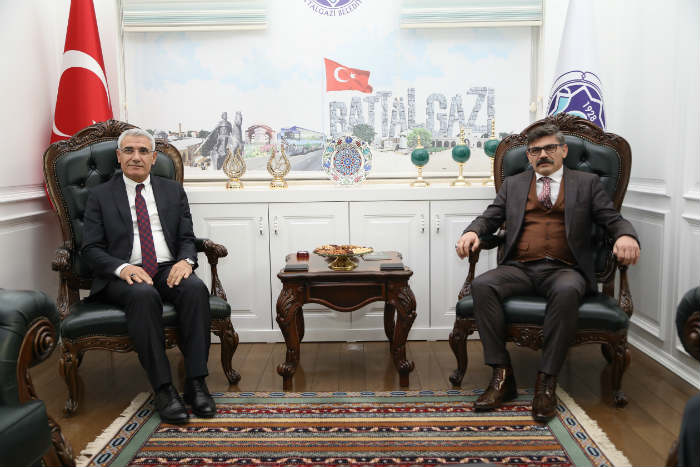 Dağdeviren, Battalgazi Belediye Başkanı Osman Güder’i makamında ziyaret etti.