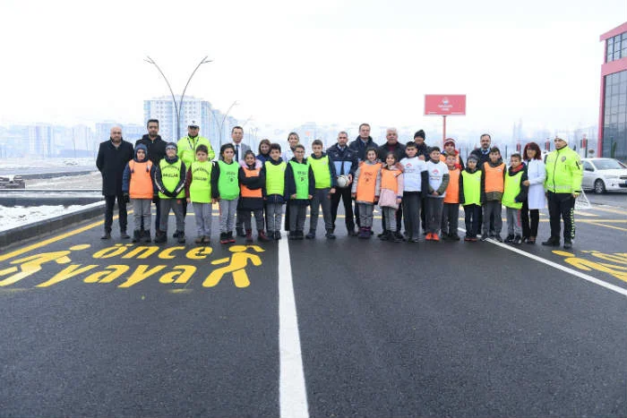 “Amaç: Yaya Önceliğine Dikkat Çekmek”