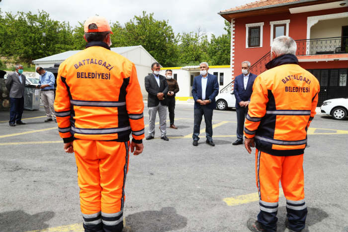 Başkan Güder’den Temizlik Personeline 1 Mayıs Müjdesi