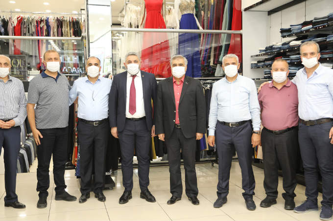 Güder, Dörtyol esnaflarını ziyaret ederek, ‘Hayırlı işler’ temennisinde bulundu.