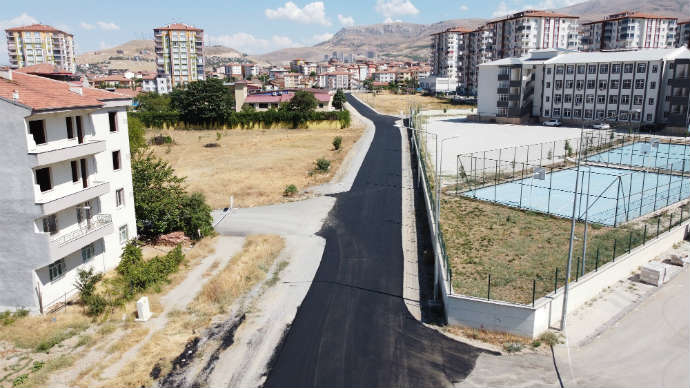 Selçuklu Mahallesinde başlatmış olduğu sıcak asfalt çalışmalarını tamamladı.