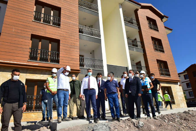 Vali Baruş, Kale ve Battalgazi ilçesinde yapılan konut projesini yerinde inceledi