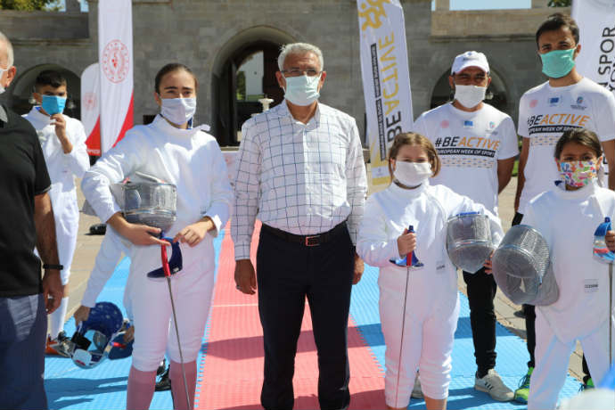 Avrupa Spor Haftası, Battalgazi’de bulunan Tarihi Silahtar Mustafa Paşa Kervansaray’ında coşkuyla kutlandı.
