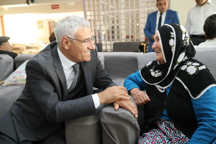 Battalgazi Belediye Başkanı Osman Güder, 1 Ekim Dünya Yaşlılar günü münasebetiyle bir mesaj yayımladı.