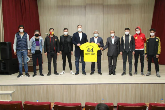 Güder, “Ortak sevdamız olan Yeni Malatyaspor’un her daim yanındayız” dedi.