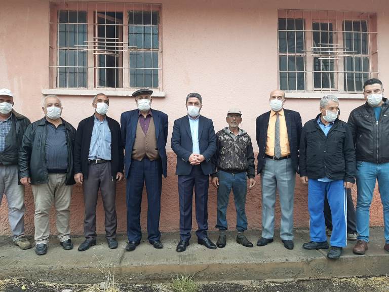  Kiraz, “Depremzede Çadırda, Belediye Başkanı Villa Derdinde.” CHP Heyeti Depremzedelerin Derdini Dinledi.