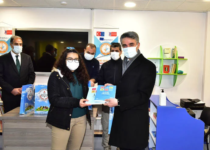 Milli Eğitim Bakanlığınca Gönderilen Tabletlerin Dağıtımı Başladı