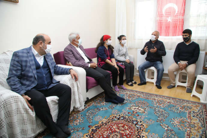 Battalgazi Belediye Başkanı Osman Güder,Özel Gereksinimli Ailelere Moral Verdi