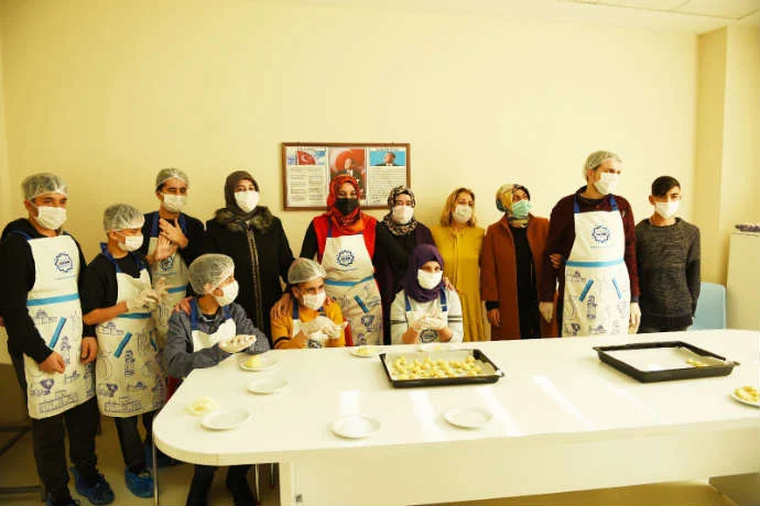 Engelli olmak üretime engel değildir, yeter ki fırsat verilsin