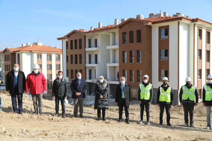 Güder, konutların 2021 yılının Nisan ayında teslim edileceği müjdesini verdi.