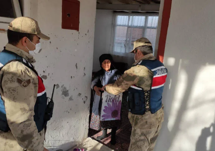 Malatya İl Jandarma Komutanlığı Yeni Yıl Programı Kapsamında Şehit Aileleri Ziyareti