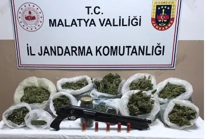 Yeşilyurt İlçesi Gözene Mahallesinde Uyuşturucu Madde İmal eden bir şahıs gözaltına alındı