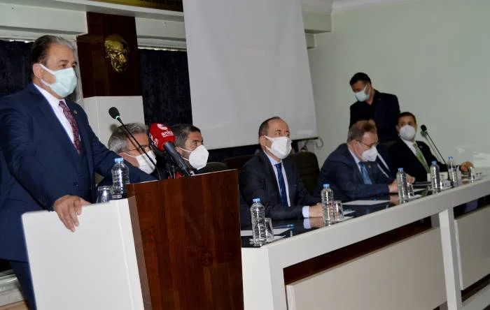 Keskin: “Virüs esnafın kapısında bağdaş kurmuş bekliyor”