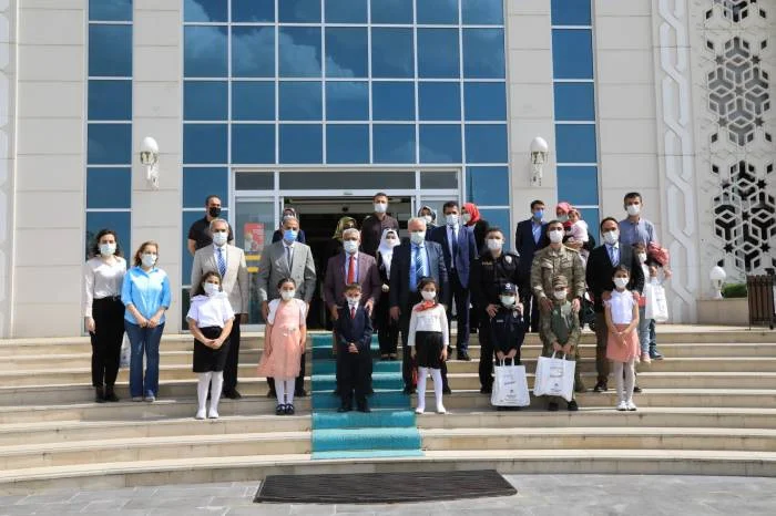 Battalgazi Belediyesi, 23 Nisan Ulusal Egemenlik ve Çocuk Bayramı münasebetiyle ‘Hayalimdeki Meslek ile Buluşuyorum’ isimli bir program düzenledi.