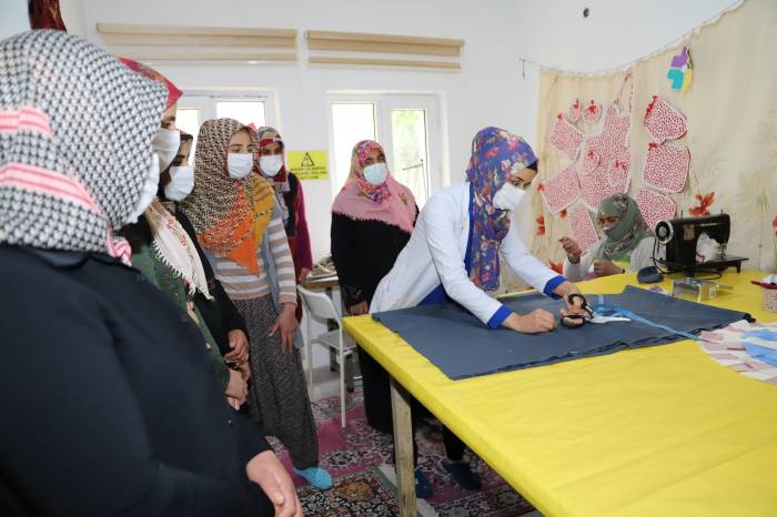 Battalgazi Belediyesi, dezavantajlı kadınlar için meslek edindirme kursları açmaya devam ediyor.
