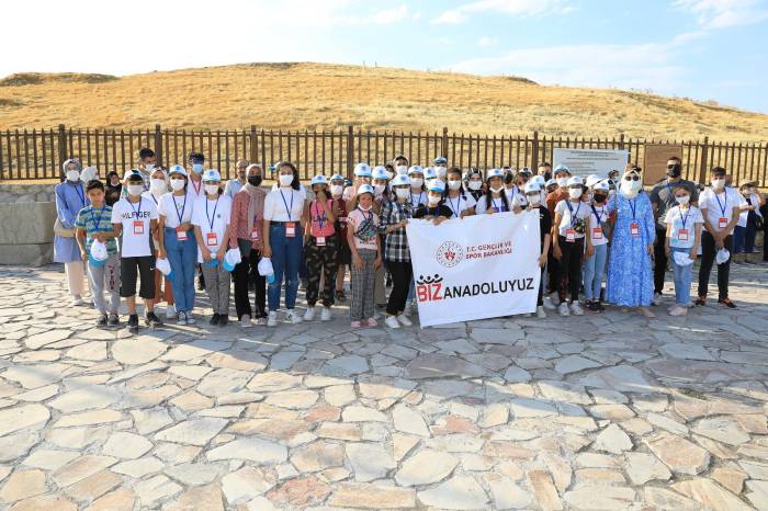 Malatya’ya gelen öğrenci ve öğretmenler, Medeniyetin Kalbi Battalgazi’de tarihi bir yolculuğa çıktı.