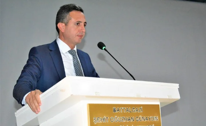 Malatya’ya yeni atanan İl Milli Eğitim Müdürü Sayın Battal KANBAY’ın görev süresi daha bir yıl  olmadan, bazılarının hedefinde olmasını ibretle izliyoruz.