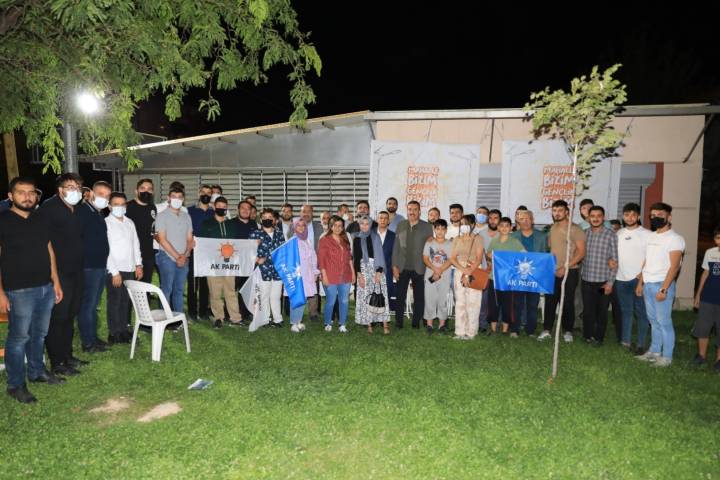 Güder, “Gençlerimiz ile her buluşmamızda, her sohbetimizde hamdolsun bu ülkenin geleceğine dair umutlarımız daha da artıyor” dedi.