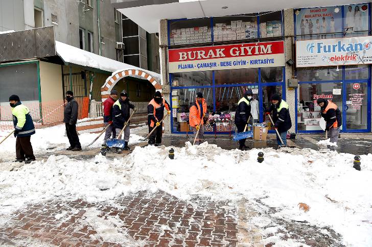 Malatya Büyükşehir Belediyesi il genelinde meteorolojik verileri de dikkate alarak çalışmalarını sürdürüyor