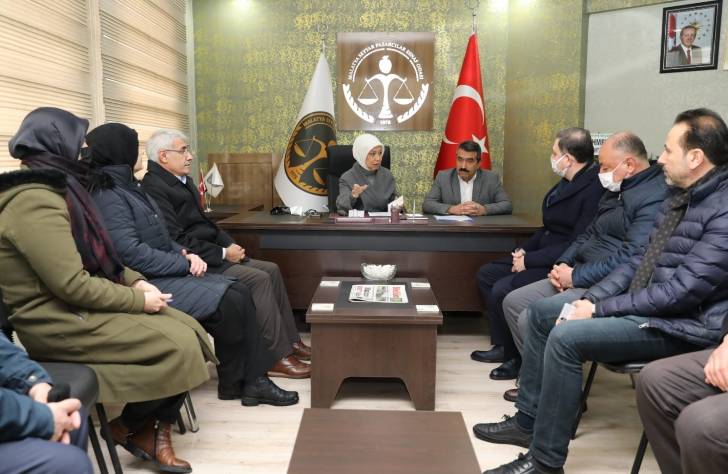 Başkan Güder , Seyyar Pazarcılar Esnaf Odası Başkanlığı’na seçilen Ümit Emre’ye hayırlı olsun ziyaretinde bulundu.