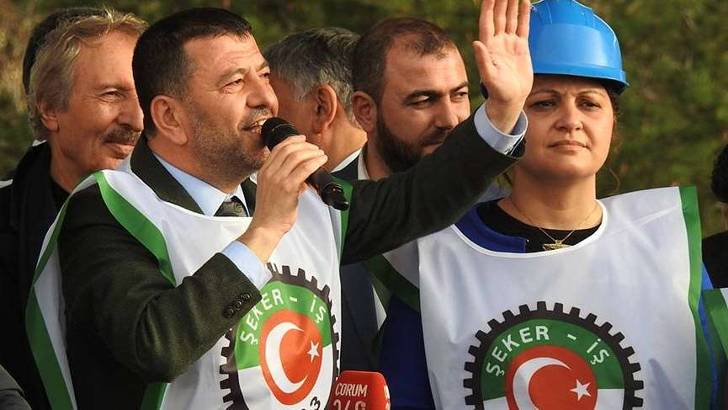 Chp’li Ağbaba, “Amaç halka şeker satmak değil, gençlik kolları başkanına iş ayarlamakmış” dedi.