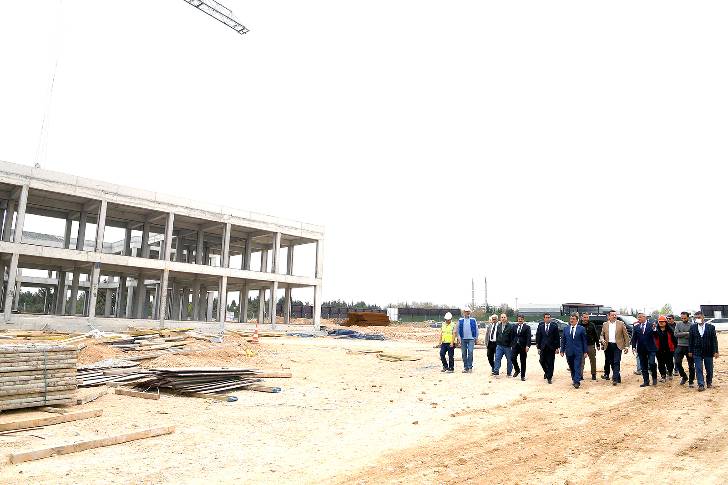 Başkan Gürkan, Dünya Kayısı Ticaret Merkezi inşaat alanında incelemelerde bulundu