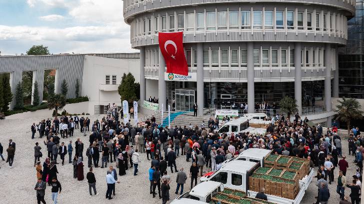 500 bin adet yerli hibrit sebze fidesi çiftçilere dağıtıldı.