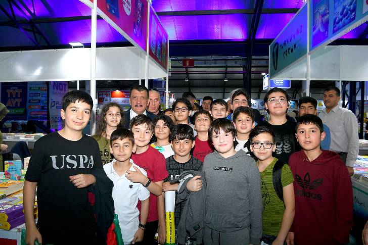Malatya Büyükşehir Belediye Başkanı Selahattin Gürkan, bu yıl 9’uncusu organize edilen Malatya Anadolu Kitap ve Kültür Fuarını gezdi.