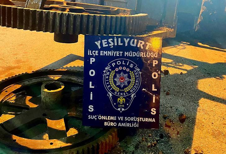 MOTAŞ otobüsleri park alanında iş makinasi parçalarını çalan şüpheliler yakalandı