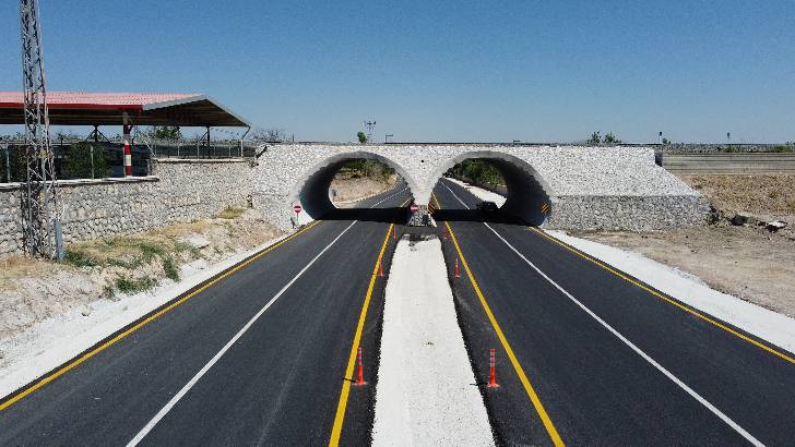 Battalgazi’de Tüp Geçit, trafik akışını rahatlatmasının yanı sıra şıklığı ile de göz kamaştırıyor.
