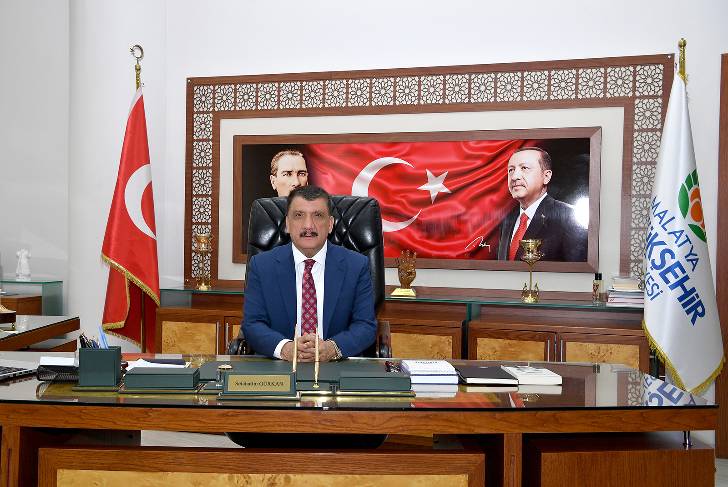 Malatya Büyükşehir Belediye Başkanı Selahattin Gürkan, Kurban Bayramı dolayısıyla bir mesaj yayınladı.