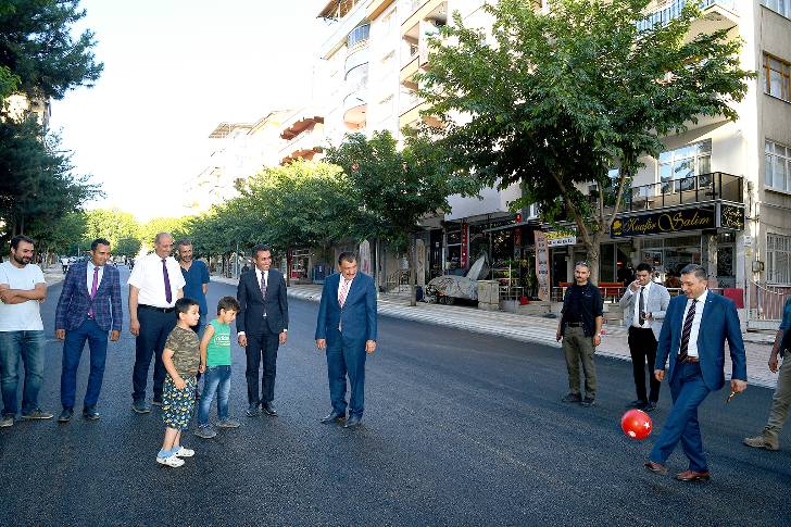 Vali Şahin ve Başkan Gürkan İpek Caddesi’nde incelemelerde bulundu