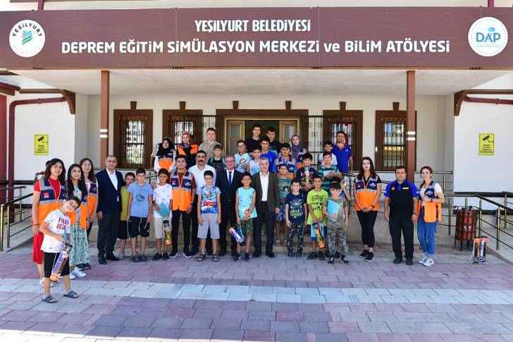 “Deprem Değil, Bilinçsizlik ve Tedbirsizlik Öldürür!”