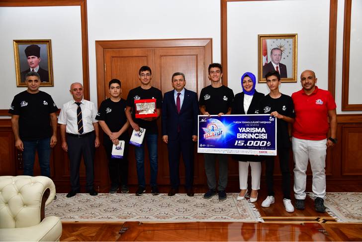 Vali Hulusi Şahin TEKNOFEST’te Dereceye Giren Öğrencileri Kabul Etti.