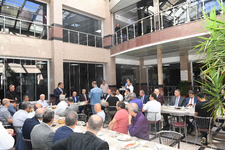 Başkan Gürkan Kapalı Çarşı Esnafıyla bir araya geldi