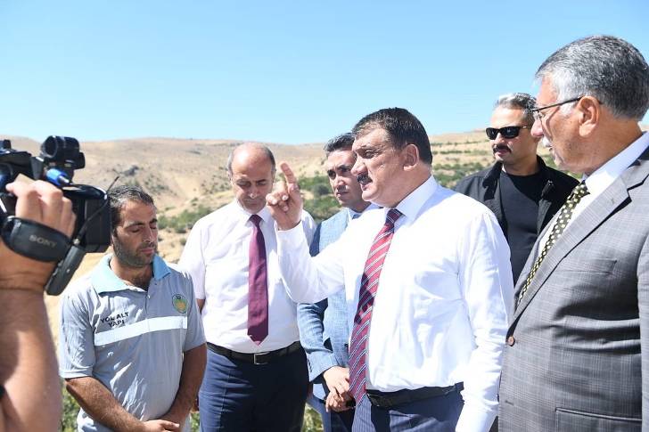 Başkan Gürkan Yazıhan İlçesi Erecek Mahallesinde incelemelerde bulundu
