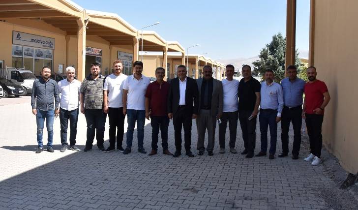 Malatya Ticaret ve Sanayi Odası (MTSO) Başkanı ve Başkan Adayı Oğuzhan Ata Sadıkoğlu, Yakınca Galericiler Sitesi esnafını ziyaret etti.