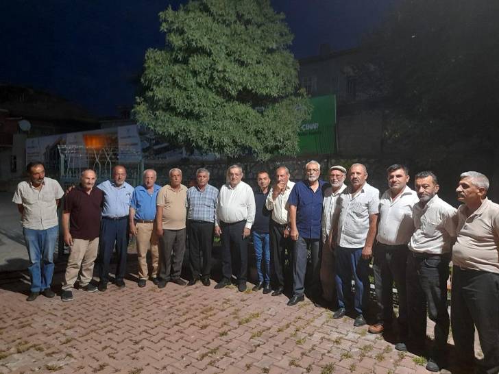 Reşat Erdoğan, “ Mahalle Buluşmaları” na devam ediyor  Bu kez adres, Fatih ve Yeşilkaynak’dı..