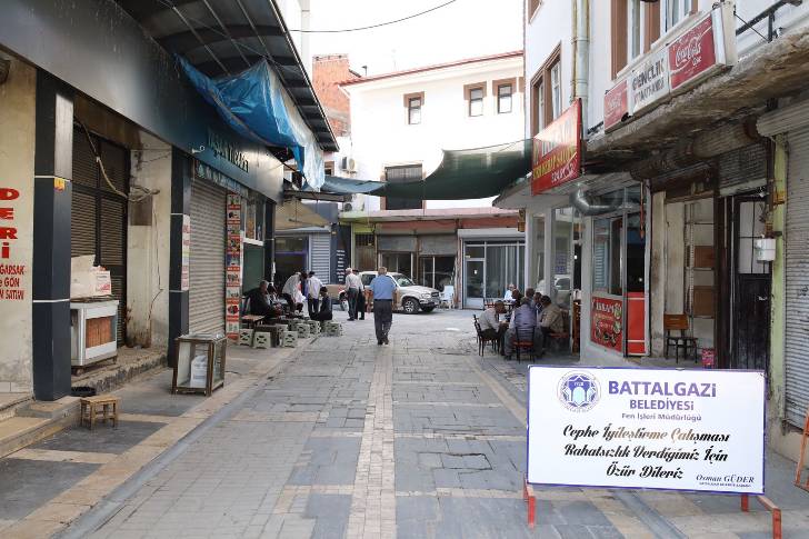 Battalgazi Belediyesi, 6 sokakta yaklaşık 175 dükkanı kapsayan sokak sağlıklaştırmasının startını verdi.